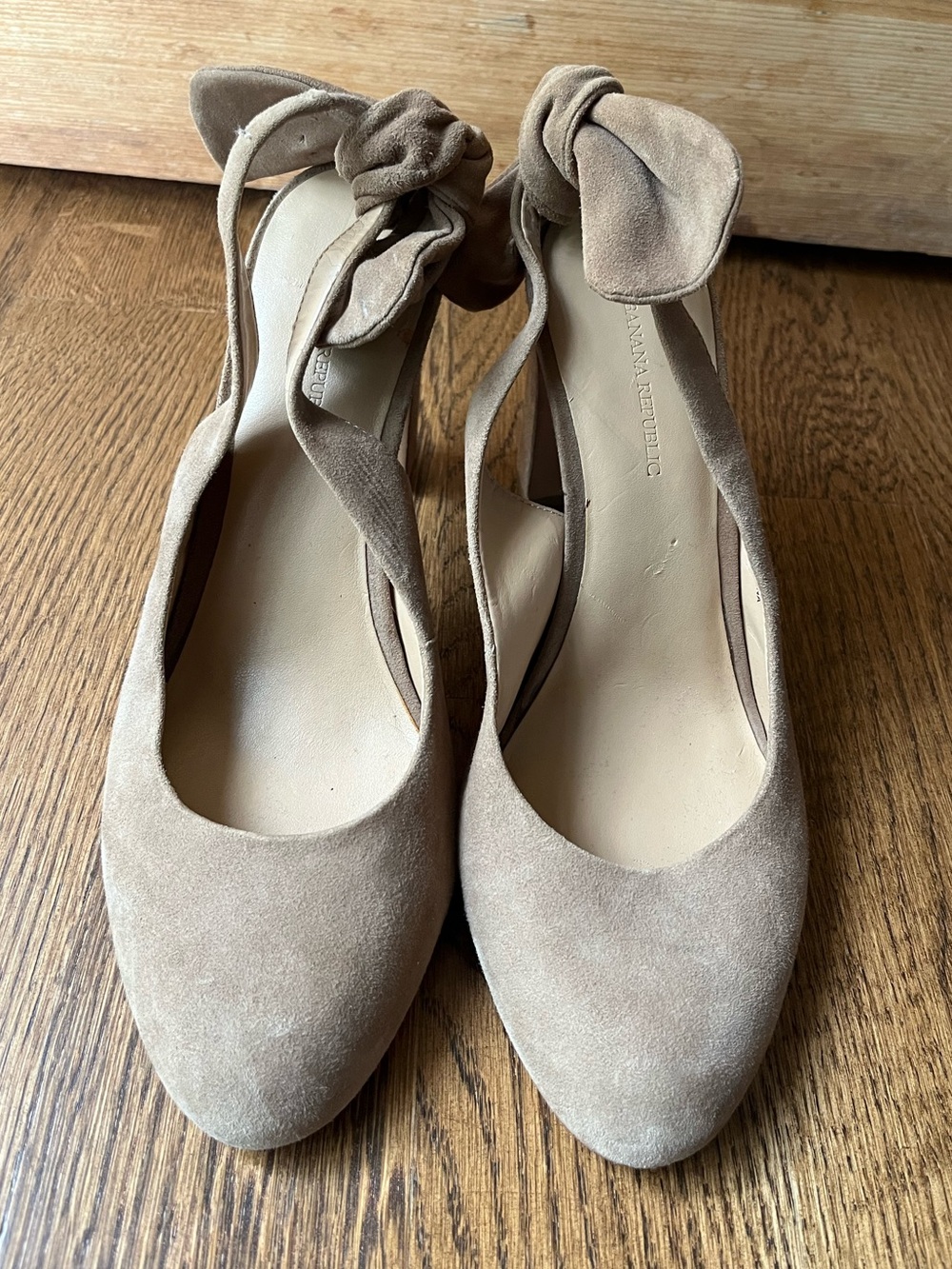 Banana Republic Taupe Suede Chunky Slingback Heels with Bow Size 6
